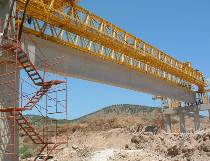 CETA - Pont à poutres en béton armé franchissant oued Rmel dans le gouvernorat de Kef